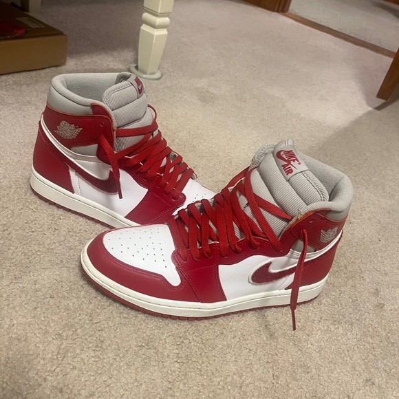 Air Jordan 1 High OG ‘Newstalgia Chenille’ - Picture 1 of 6